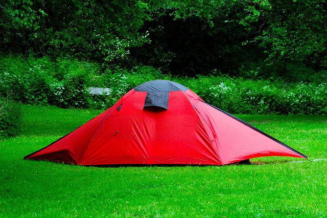 lightweight-camping-toilet-640x480-55255634.jpeg