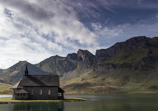 Solar-powered portable restroom units for remote locations