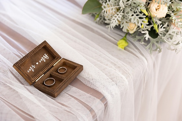 wedding-porta-potty-640x480-42389285.jpeg
